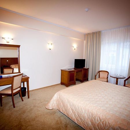 Hotel Maxim Oradea Exterior foto