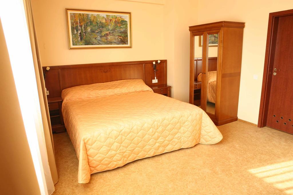 Hotel Maxim Oradea Exterior foto